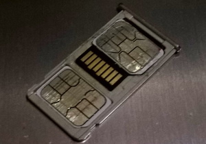 Две SIM-карты и флешка в одном слоте телефона